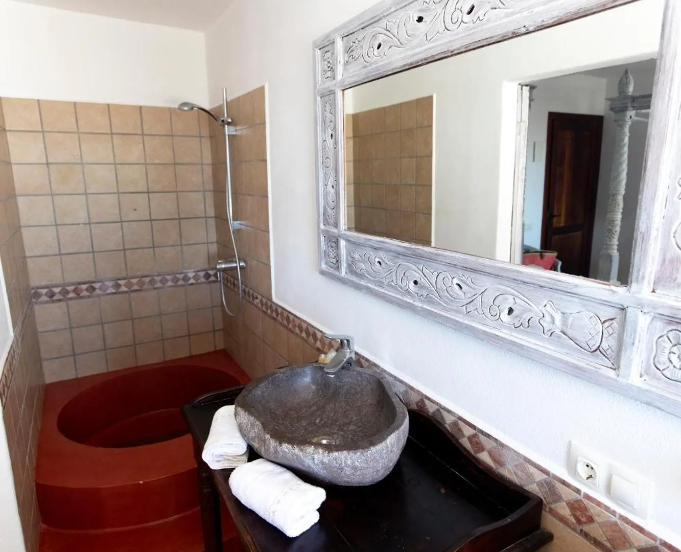 Buenavista & Suites Santa Eulària des Riu 2*,